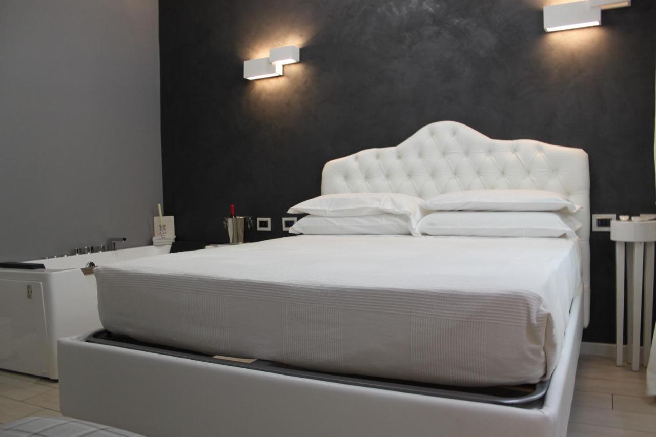Jacuzzi Apartament By Parmacentro B&B Exteriör bild