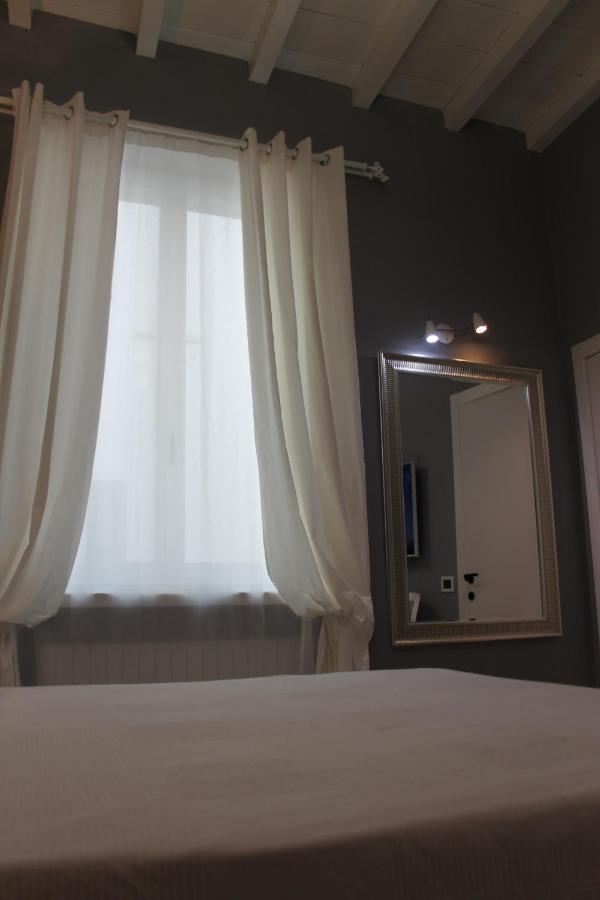 Jacuzzi Apartament By Parmacentro B&B Exteriör bild