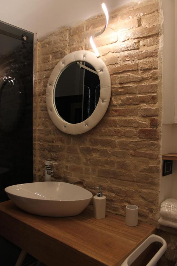 Jacuzzi Apartament By Parmacentro B&B Exteriör bild
