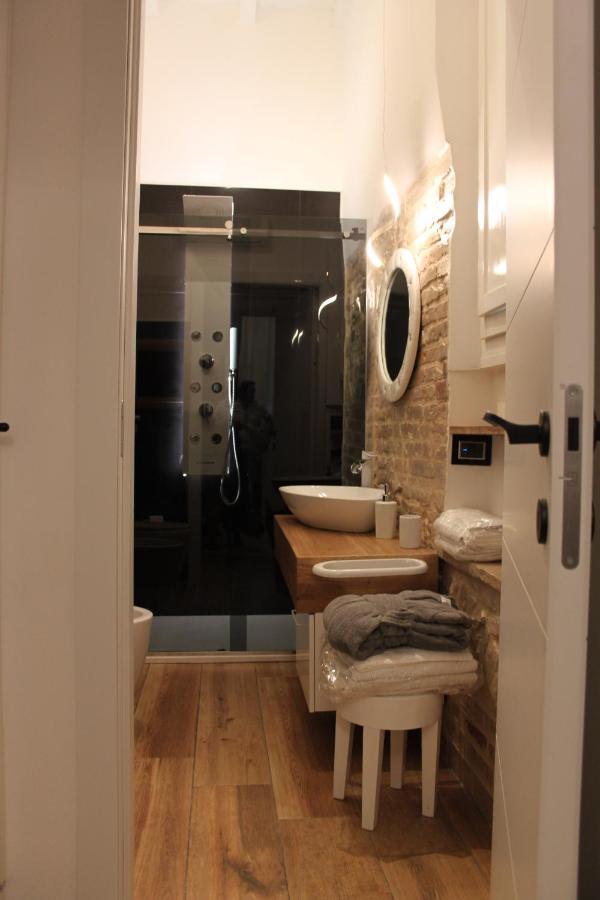 Jacuzzi Apartament By Parmacentro B&B Exteriör bild