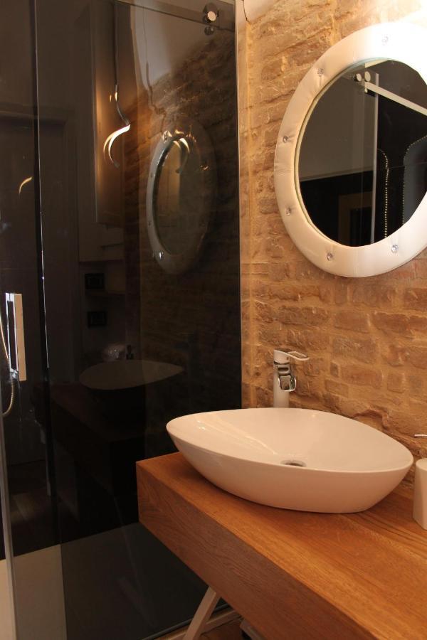 Jacuzzi Apartament By Parmacentro B&B Exteriör bild